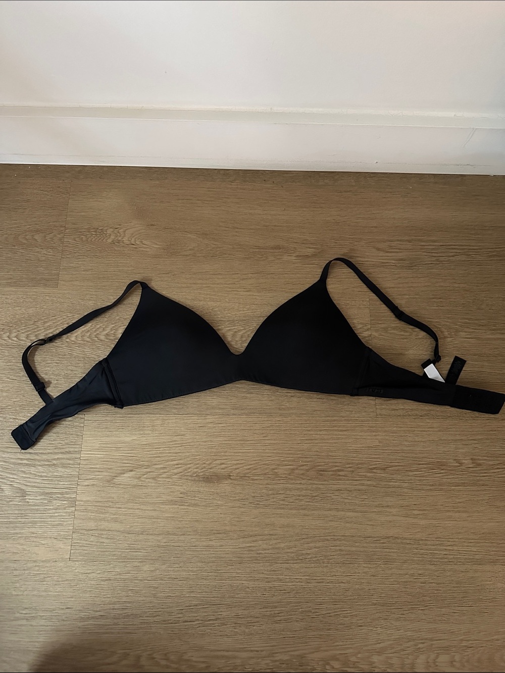 SKIMS Wireless Form T-Shirt Demi Bra – Onyx (Black)